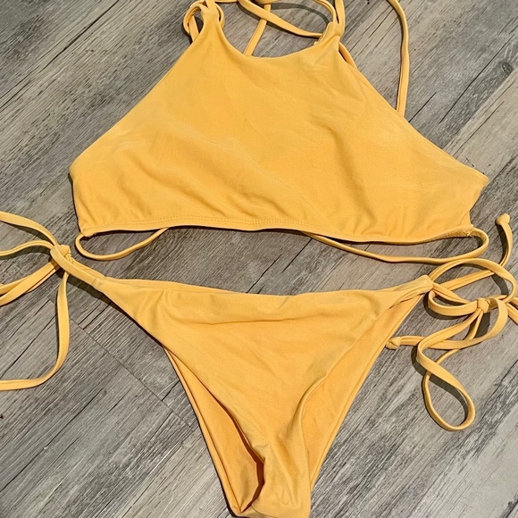 Frankies Bikini Mango Set - Picture 1 of 3
